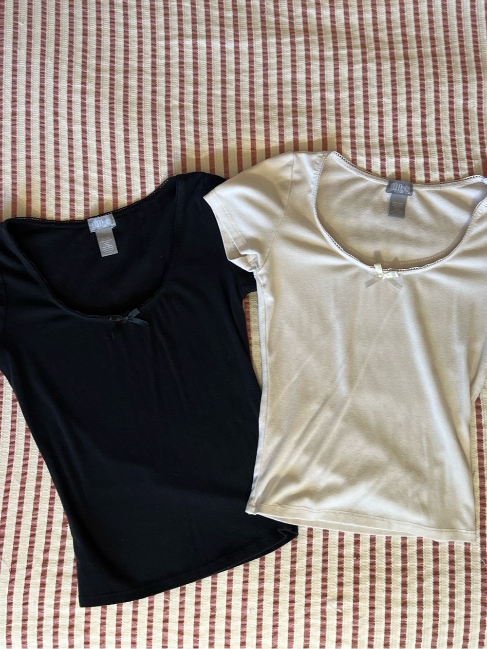 Tilly's Black & White Scoop Neck Camisole Pair